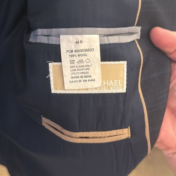 Men’s dark navy Michael Kors suit. Size 44R - Picture 2 of 5